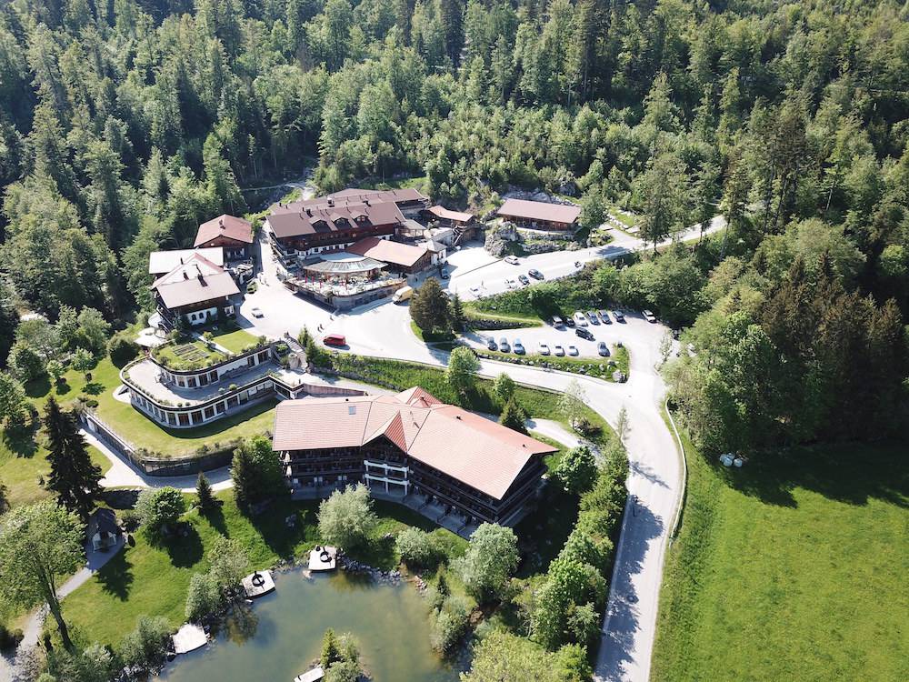 Luftbild es Hotel Resorts feueriger Tazlwurm