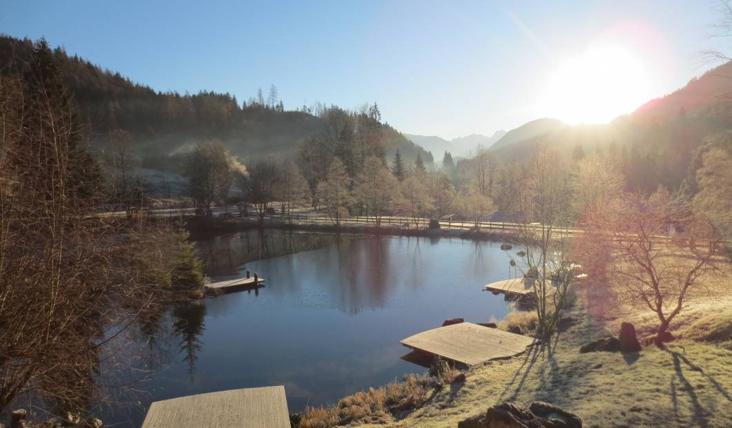 Sonnenaufgang am See mit Blick auf den Wilden Kaiser