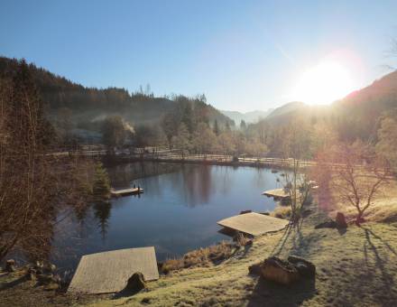 Sonnenaufgang am See mit Blick auf den Wilden Kaiser