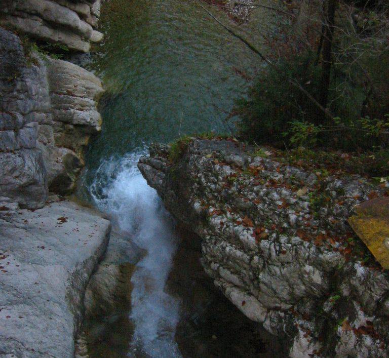 Das Zuhause des Tatzlwurms: Die Gumpei-Klamm mit zwei großen Wasserfällen - Hotel Feuriger Tatzlwurm