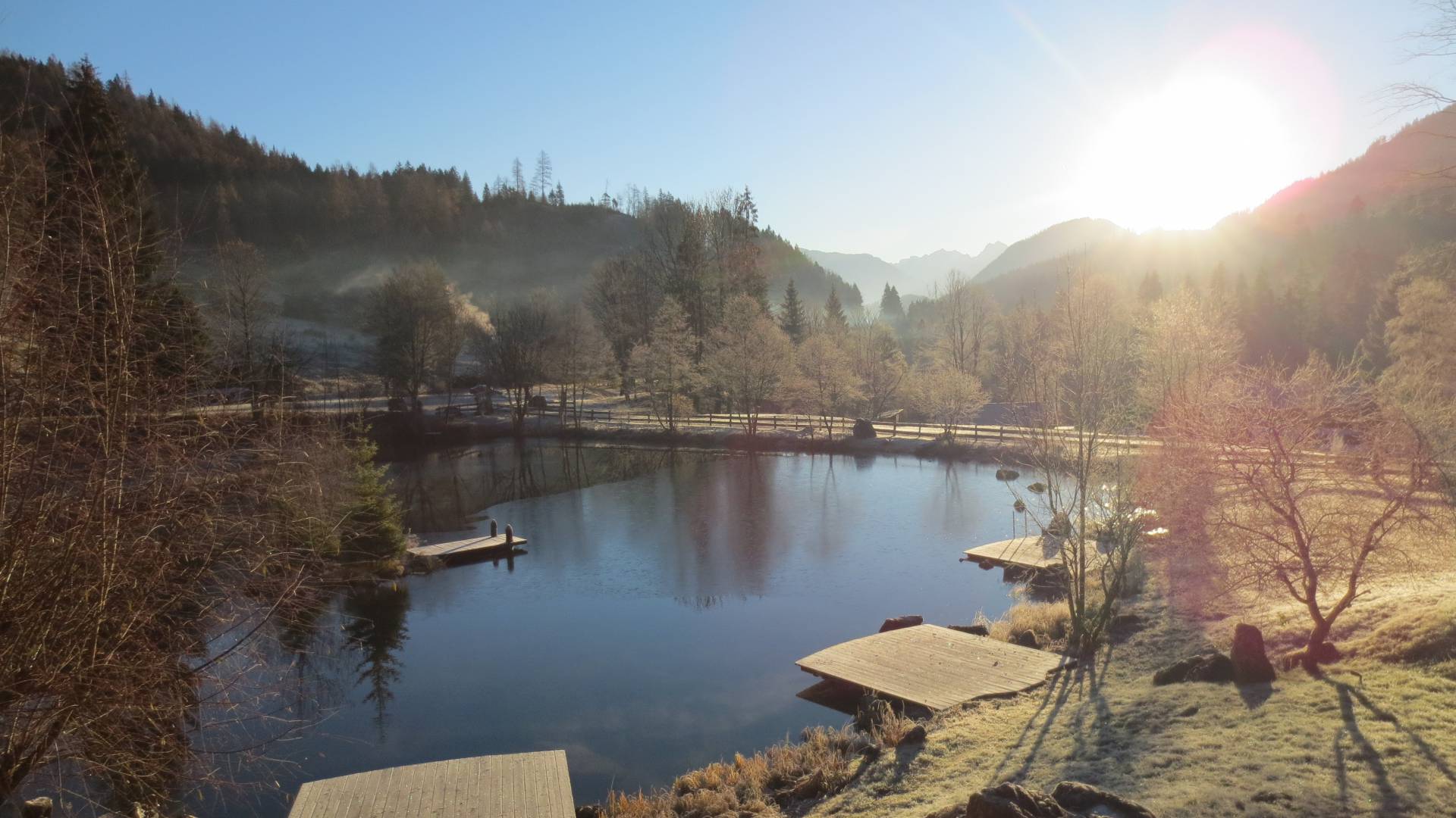 Sonnenaufgang am See mit Blick auf den Wilden Kaiser